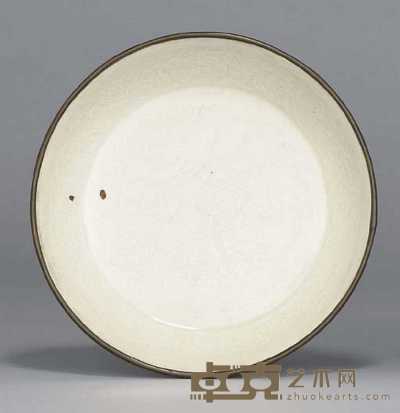 SONG DYNASTY， 13TH CENTURY AN UNUSUAL DINGYAO MOULDED SHALLOW BOWL 